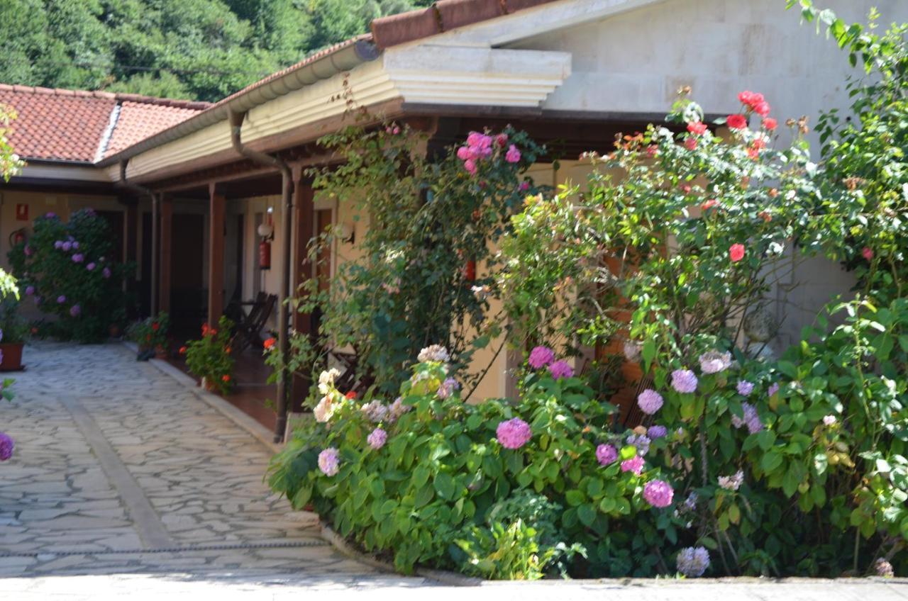 Hotel Arenas De Cabrales- Apartamentos Exteriör bild