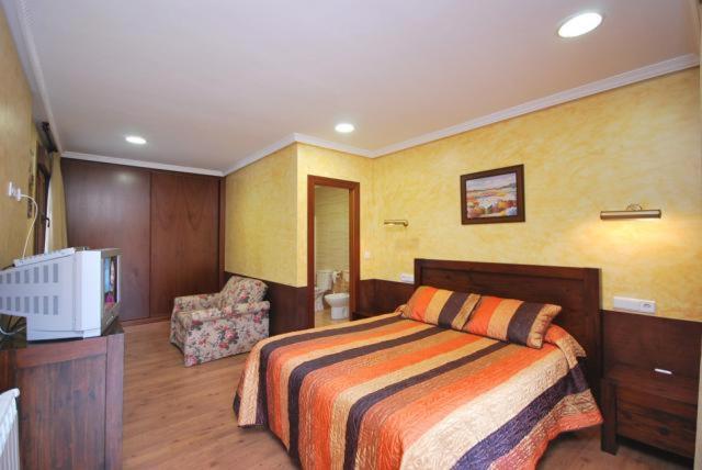 Hotel Arenas De Cabrales- Apartamentos Exteriör bild